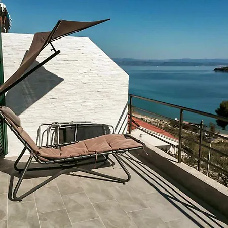 Nikolea - Beach Island Getaway *