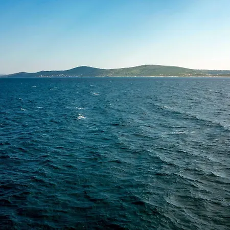 Nikolea - Beach Island Getaway 公寓 *