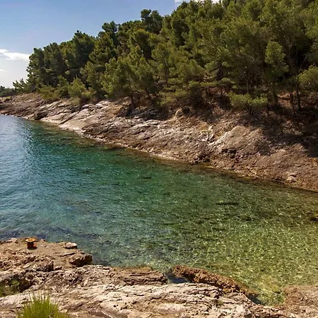 Nikolea - Beach Island Getaway *